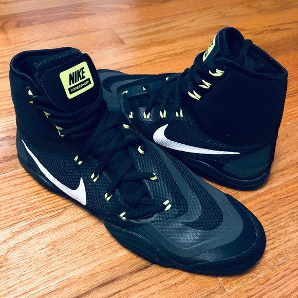 black and gold nike hypersweeps